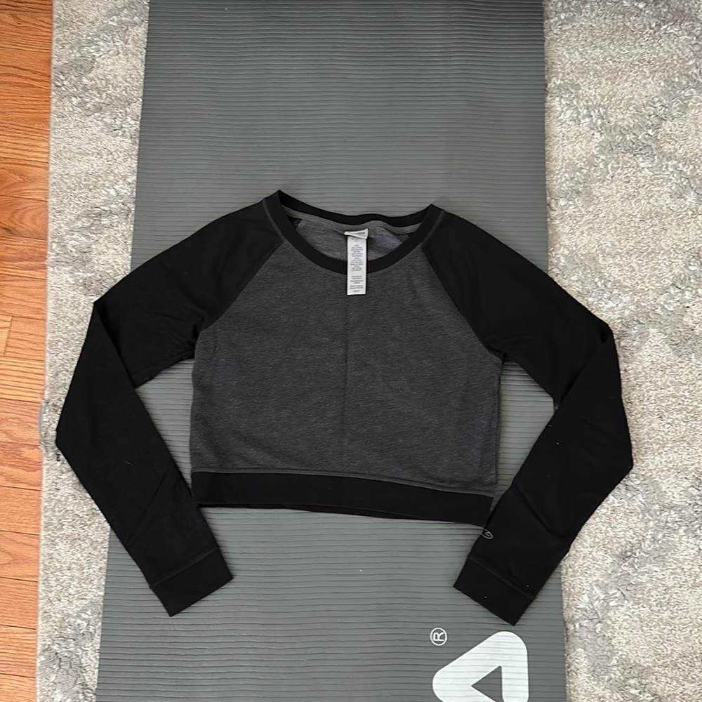 Size XS. Sport shirt.